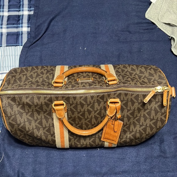 Michael Michael Kors Medium Duffle Bag - Picture 14 of 17